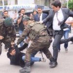 Turski premijer Erdogan udario demonstranta