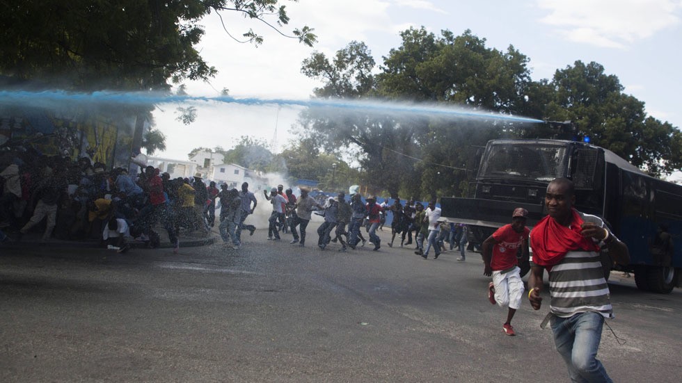 Francuskog predsednika Olanda na Haitiju dočekali protesti