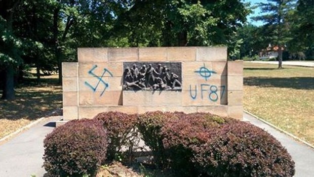 Nacistički grafiti u spomen parku Jajinci