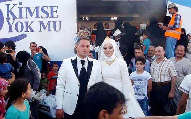 Umesto rodbine i prijatelja, na svadbi izbeglice