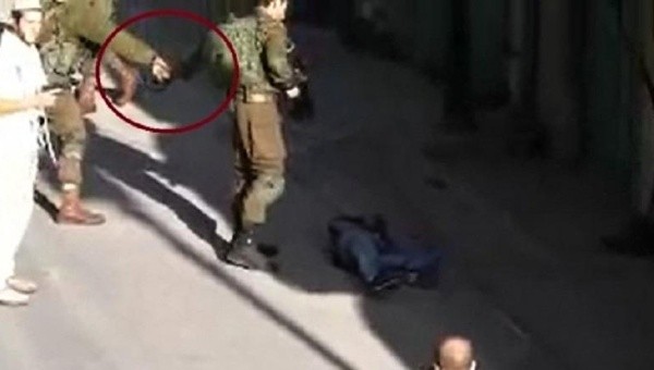 Podmetanje noža ubijenom Palestincu? (VIDEO)