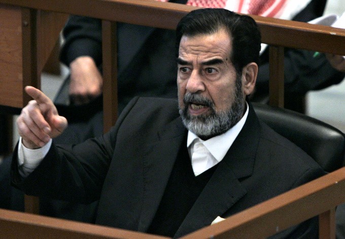 Na današnji dan Sadam Husein je osuđen na smrt (VIDEO)