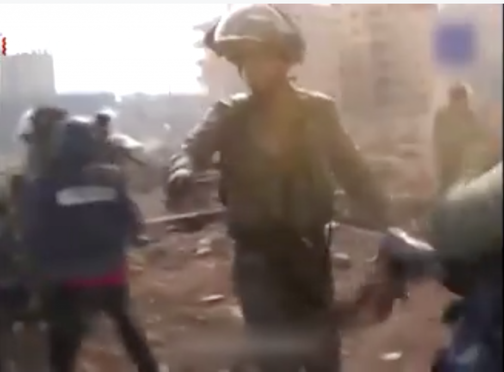 Izraelska policija kolima gazi Palestinca, a potom ne dopušta prolaz hitnoj pomoći (VIDEO)