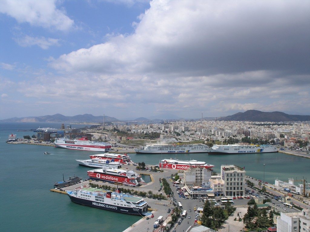 Siriza prodaje luku Pirej da bi otplatila 15 dana duga