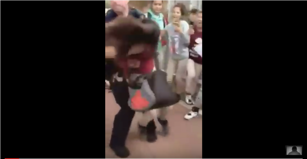 SAD: Policajac oborio 12-godišnjakinju na pod (VIDEO)