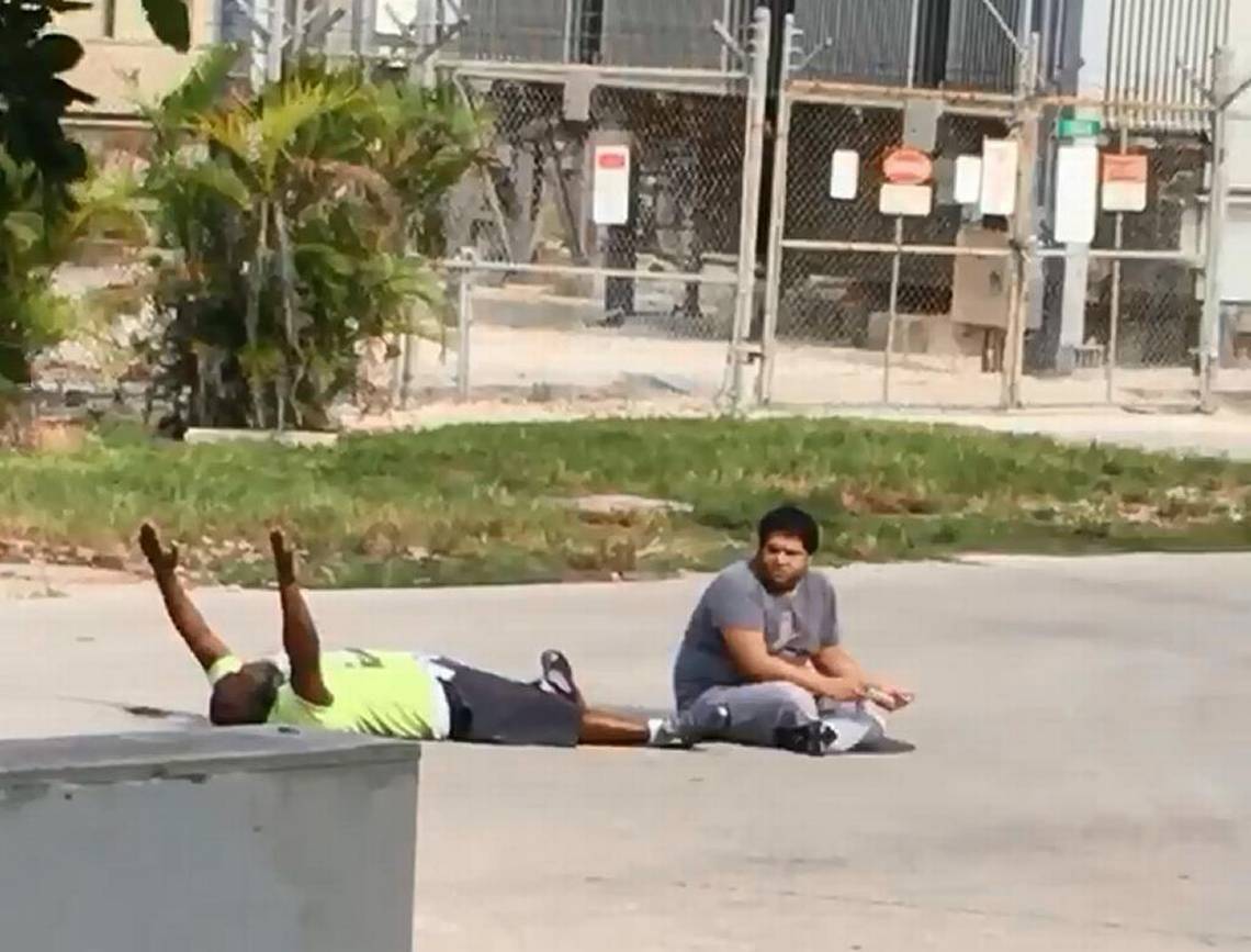 Upucali nenaoružanog čoveka dok je ležao na zemlji! (VIDEO)