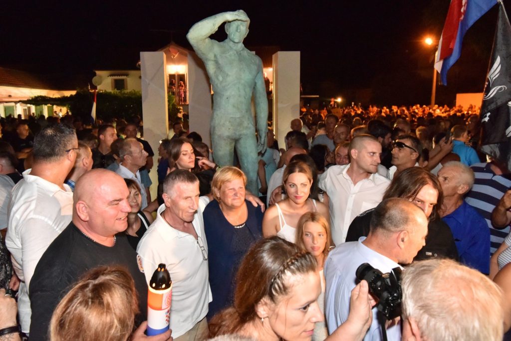 Zašto samo komunisti mogu opravdano kritikovati podizanje spomenika Miri Barešiću?