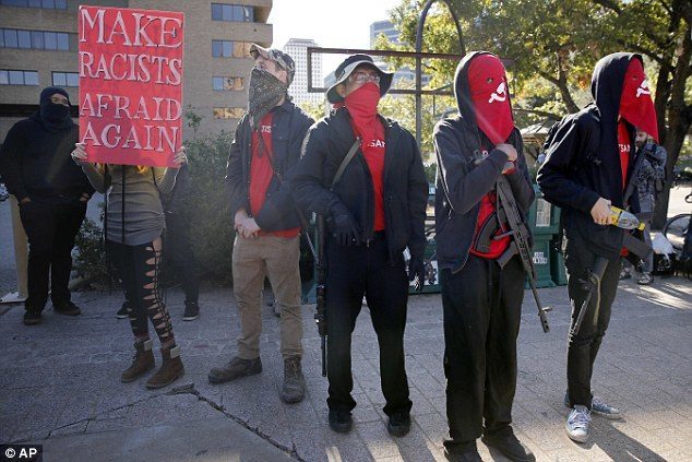 Naoružani komunisti na ulicama Ostina u Teksasu