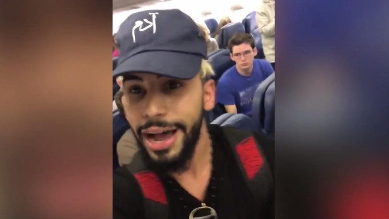 Pričao arapski u avionu pa ga izbacili! (VIDEO)