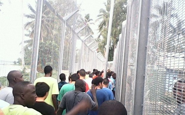 Azilanti izbacili osoblje iz izbegličkog kampa!