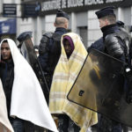 Policija krade ćebad od migranata