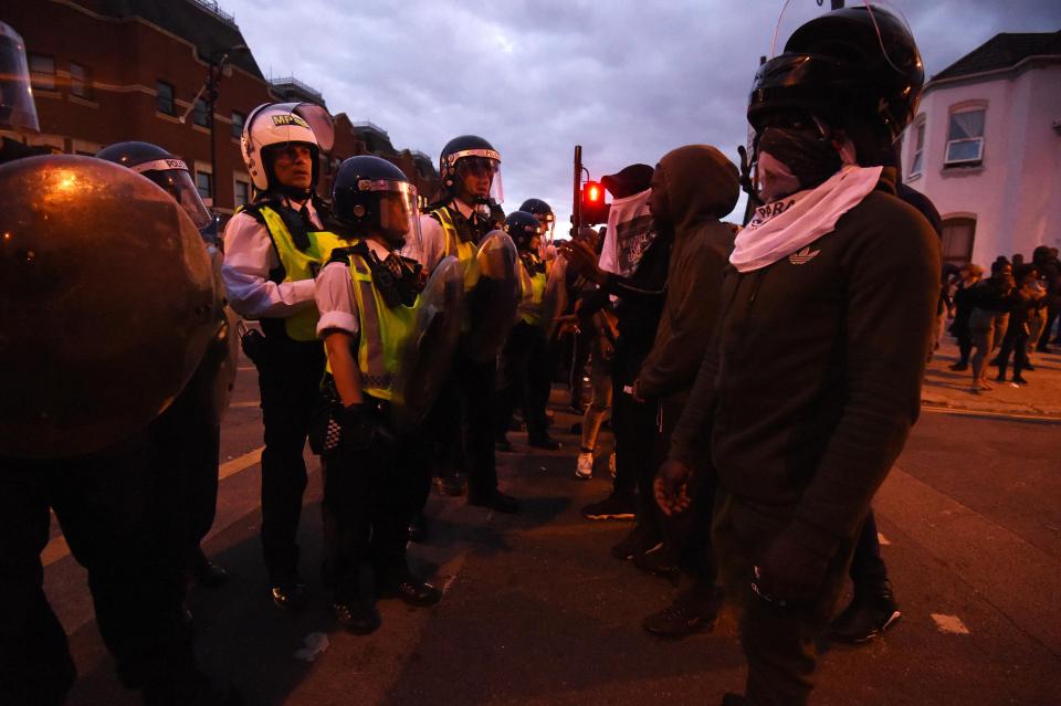 Rasni nemiri u Londonu: policija ubila mladića i prikriva zločin! (VIDEO)