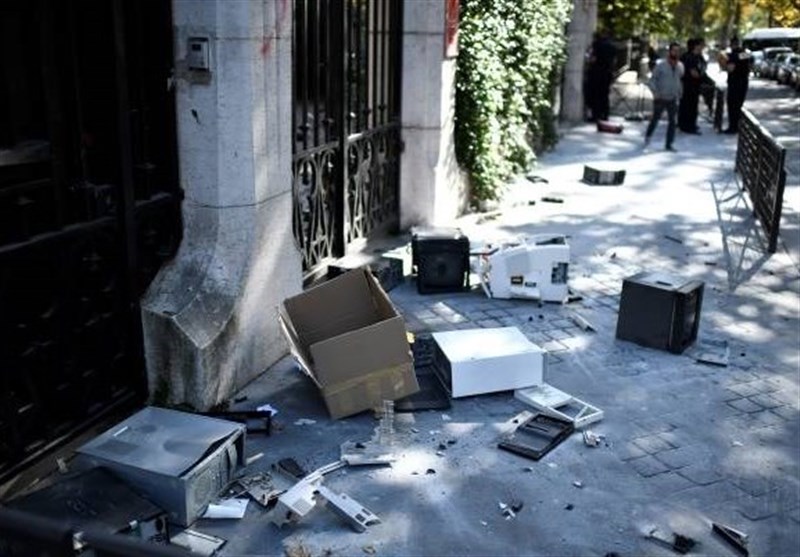 Francuska policija dozvolila kurdskim aktivistima da napadnu iransku ambasadu!