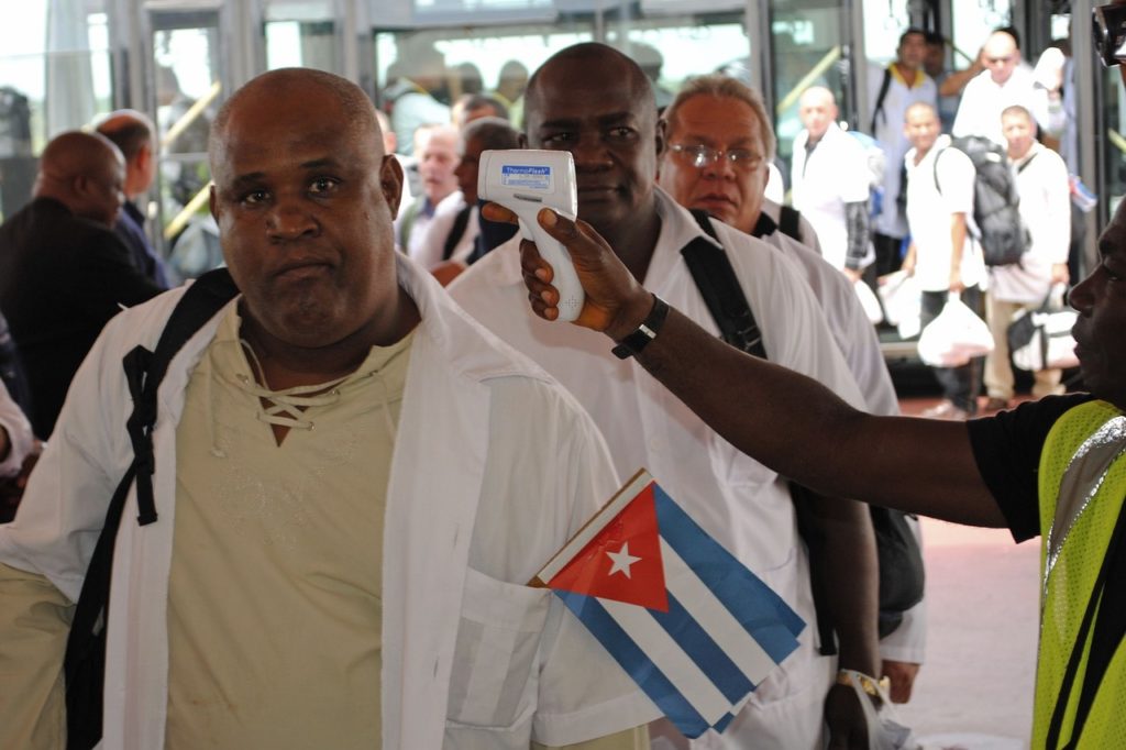 Kuba povlači zdravstvene radnike iz Brazila!