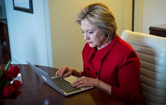 Vikiliks – Procureli mejlovi Hilari Klinton o Gadafiju!