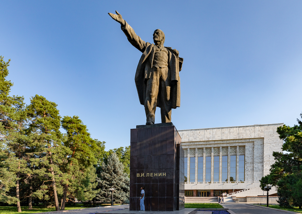 Kirgistan kroz perspektivu teorije zavisnosti