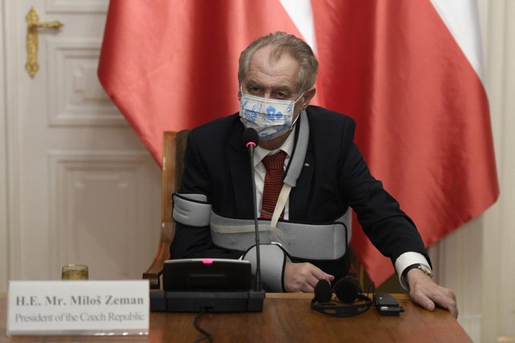 Predsednik Češke: Ko u EU odbija Sputnjik V odgovoran je za umiranje njenih građana