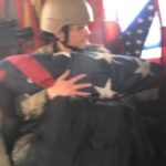 Slika dana: Američki vojnik u misiji spašavanja… zastave