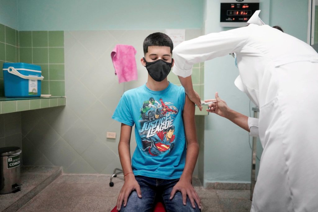 Kuba je blizu 100% vakcinisanih, broj zaraženih i umrlih od koronavirusa naglo opada