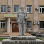 Rusi vratili statuu Lenjina u ukrajinski grad Heničesk!