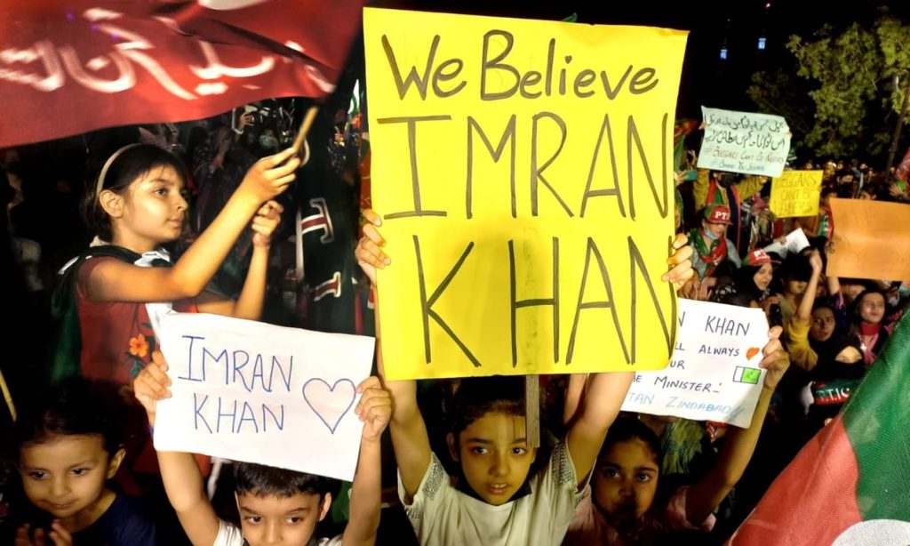 Veliki protesti u Pakistanu zbog smene premijera