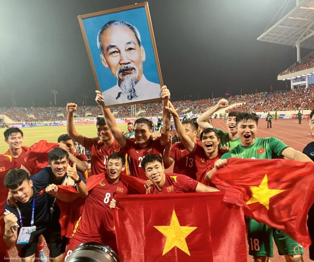 Slika dana: Fudbaleri Vijetnama slave titulu prvaka Azije uz Ho Ši Mina