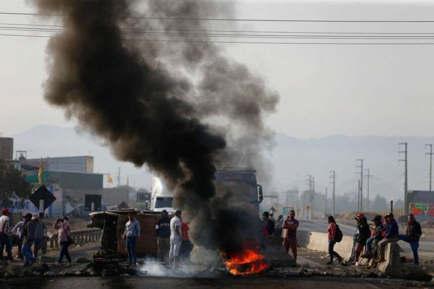 U Peruu blokirana većina autoputeva u znak podrške svrgnutom predsedniku Pedru Kastilju