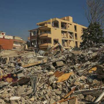 Broj žrtava u zemljotresu premašio 46.000!