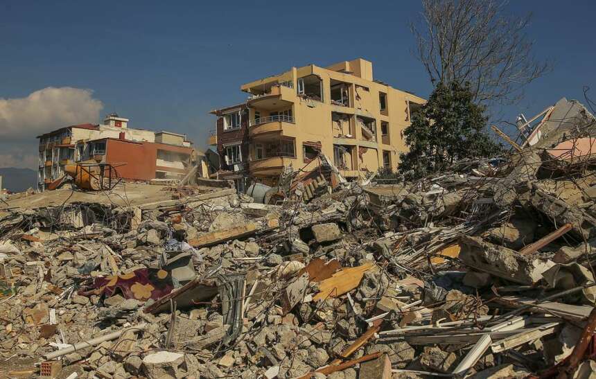 Broj žrtava u zemljotresu premašio 46.000!