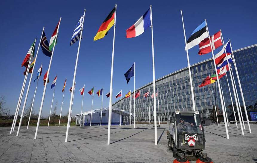 Stoltenberg:  Zemlje NATO-a dostavile Ukrajini 65 milijardi evra vojne pomoći