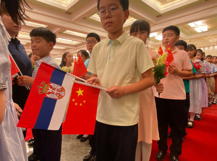 392133_vucic-sidinping-docek_f Srbija i Kina potpisale više od 30 sporazuma i memoranduma